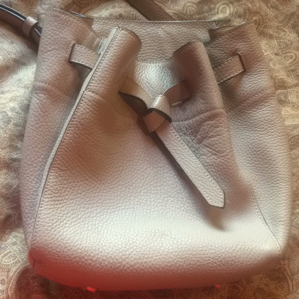 Annabelle Ingall Georgia bucket back in Ash